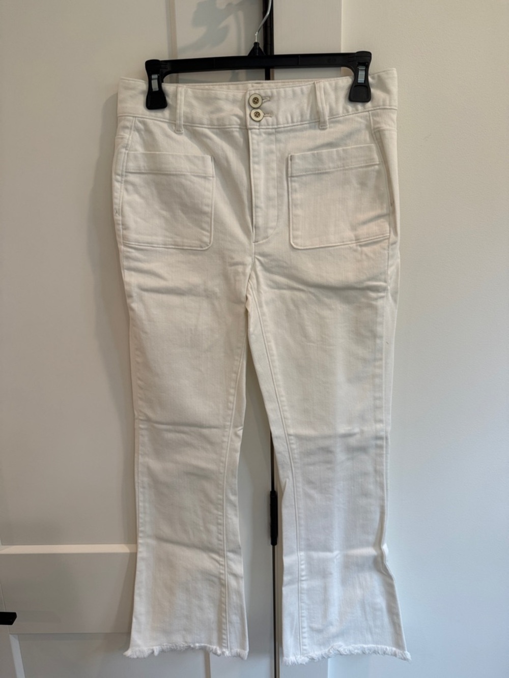 Women’s White Stretch Crop Jeans with Front Patch Pockets